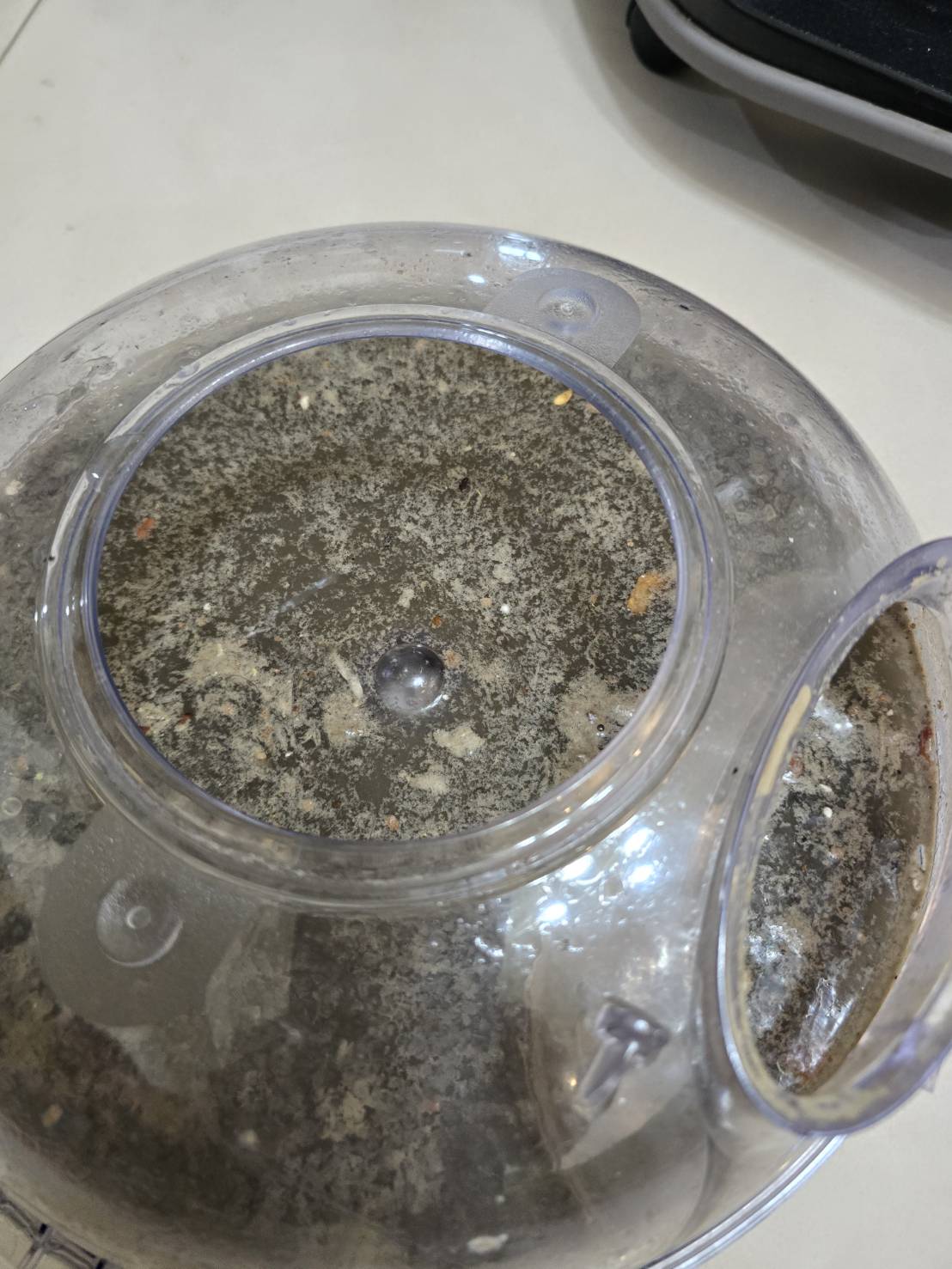山姆床墊清潔 布沙發清潔 深層清洗抽出的髒水